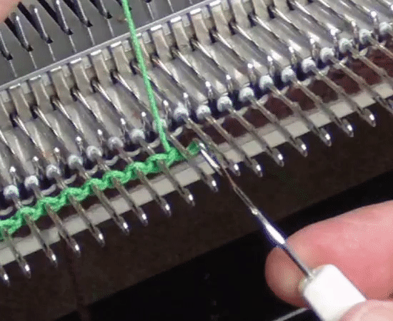 Chain stitch cast on on knitted fabric